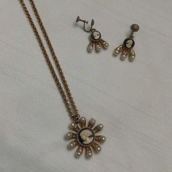 Vintage Starburst Cameo Necklace and Earring Set - Picture 1 of 11